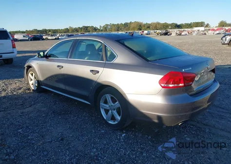 2015 Volkswagen Passat 1.8T Limited Edition z USA, uszkodzony, nr VIN 1VWAT7A34FC110583